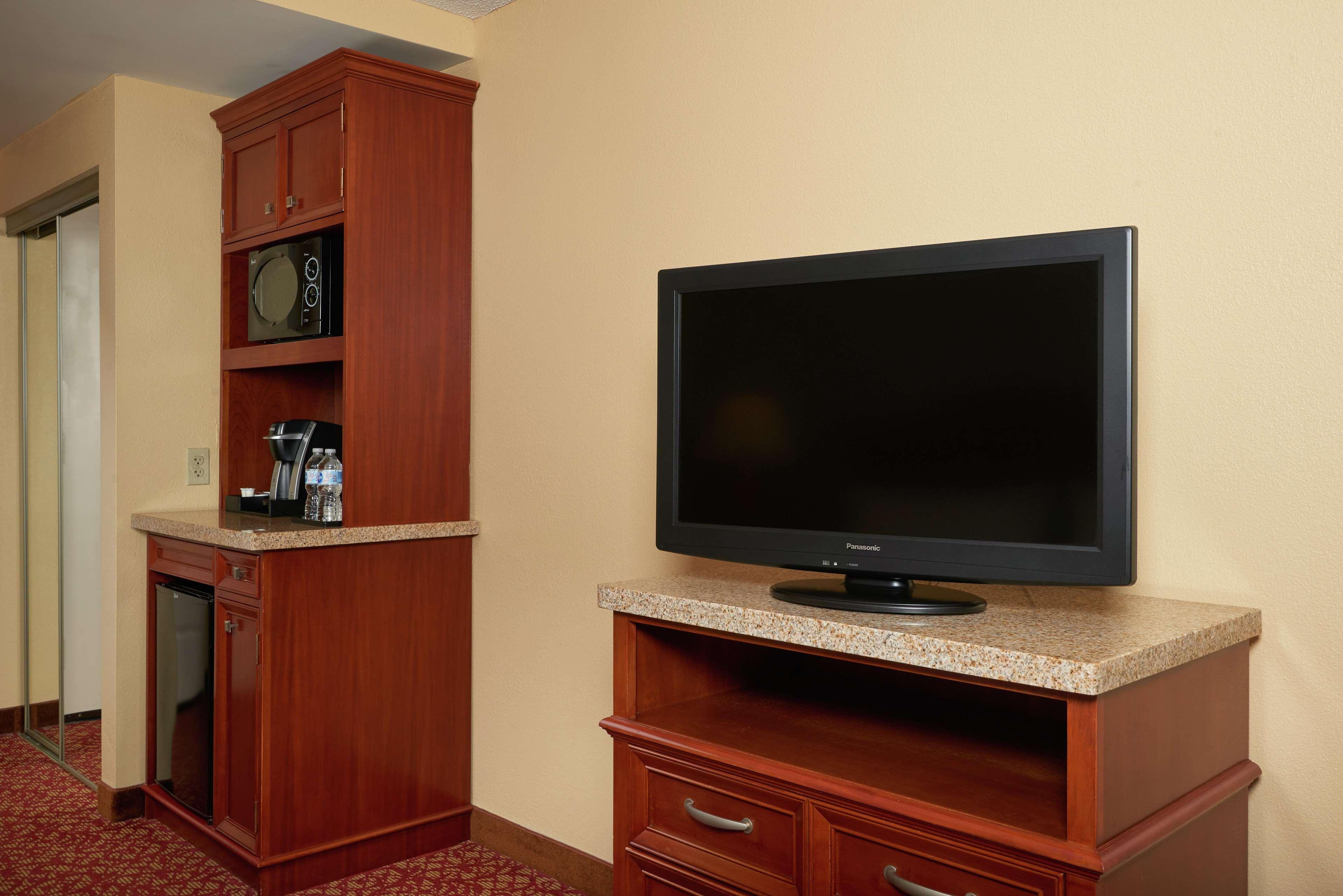 Hilton Garden Inn Newport News Esterno foto