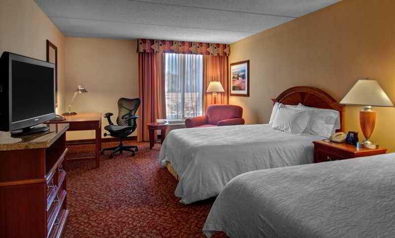 Hilton Garden Inn Newport News Esterno foto