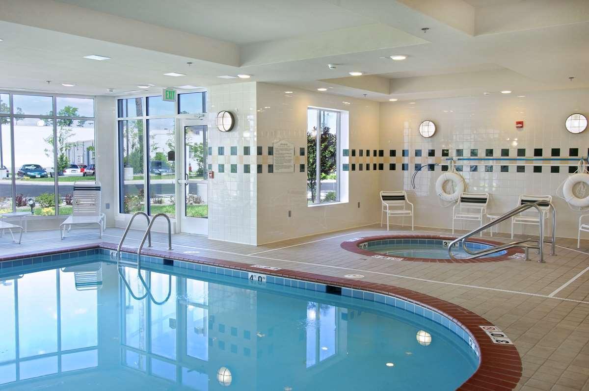 Hilton Garden Inn Newport News Esterno foto