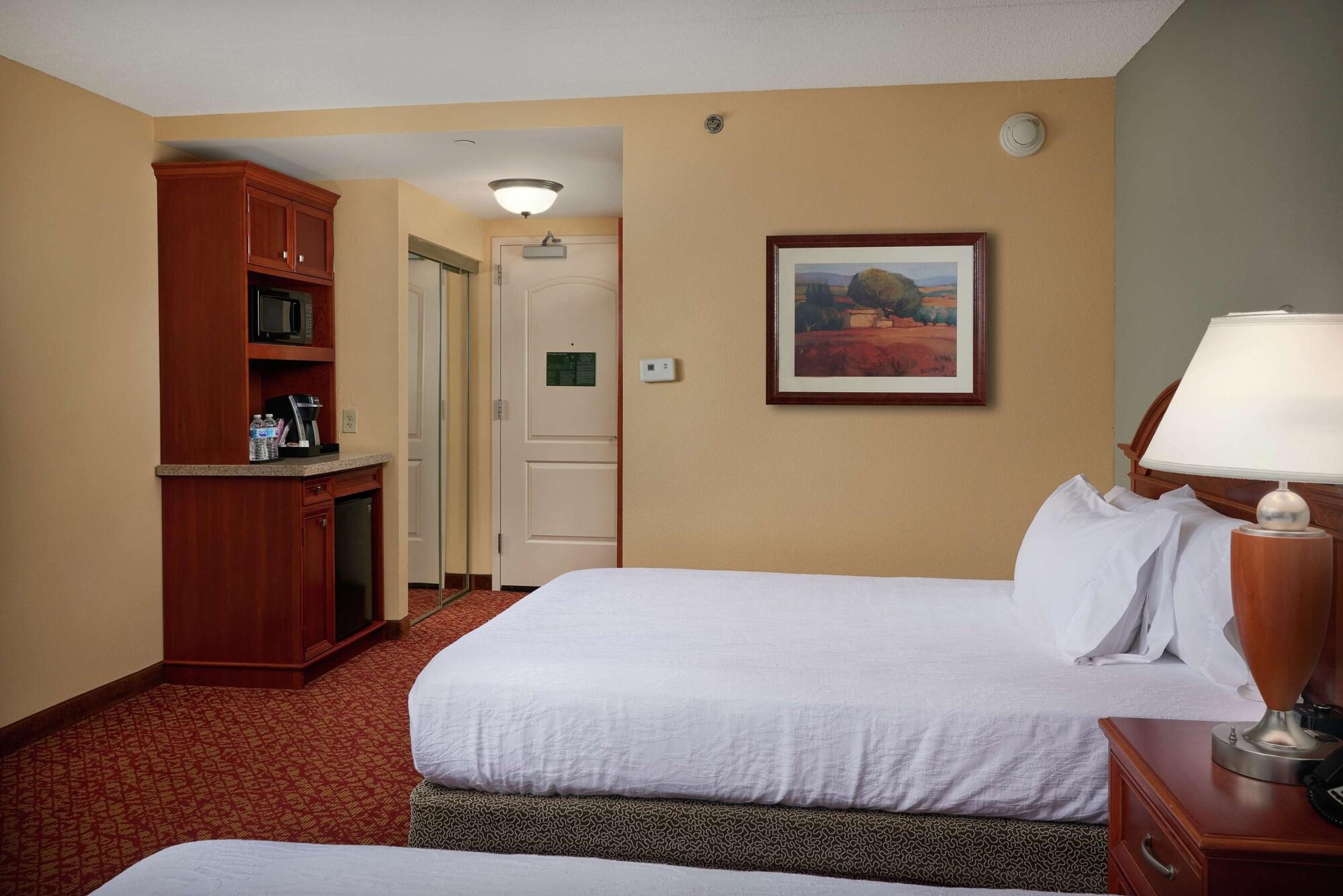 Hilton Garden Inn Newport News Esterno foto