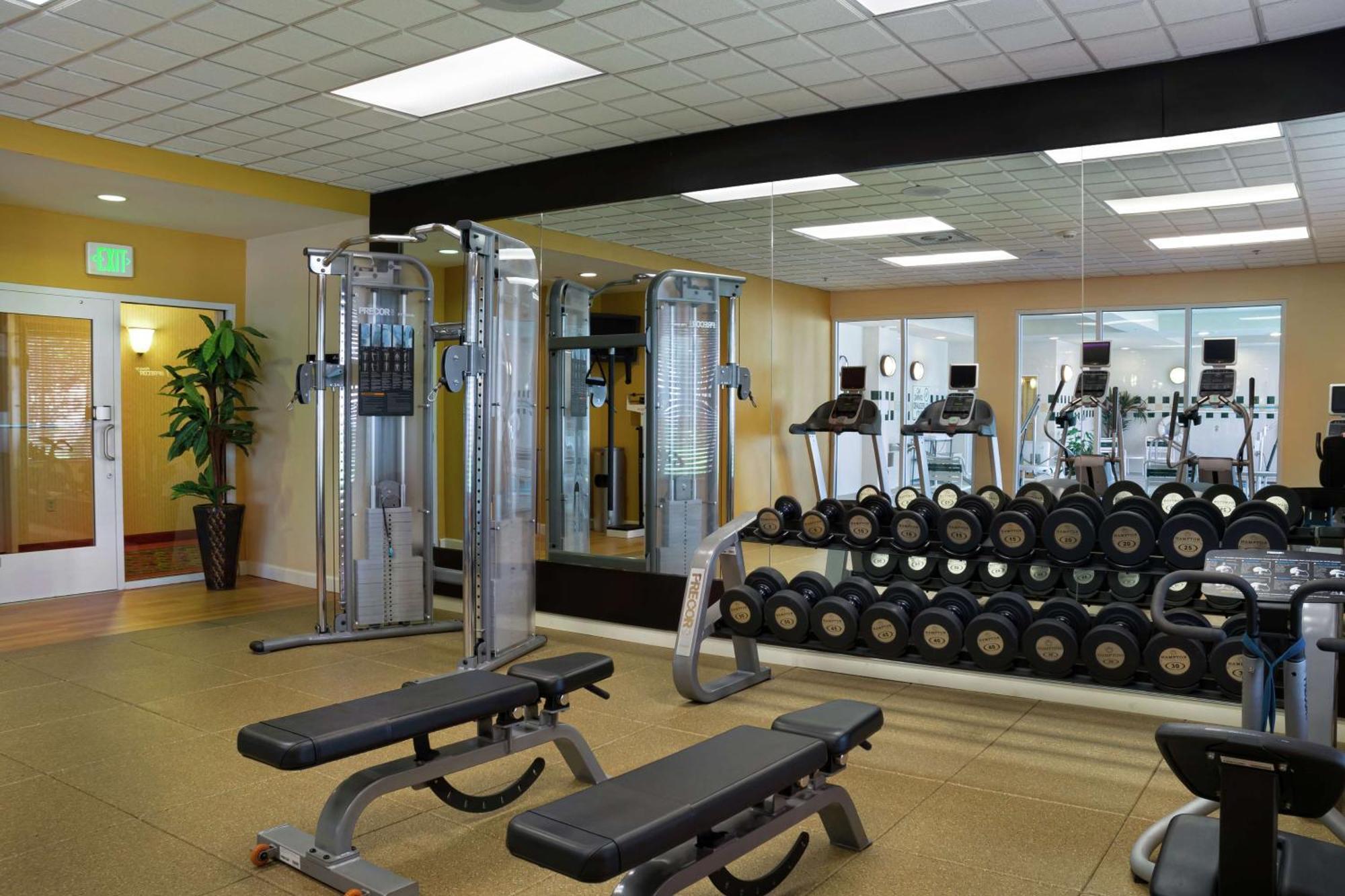 Hilton Garden Inn Newport News Esterno foto