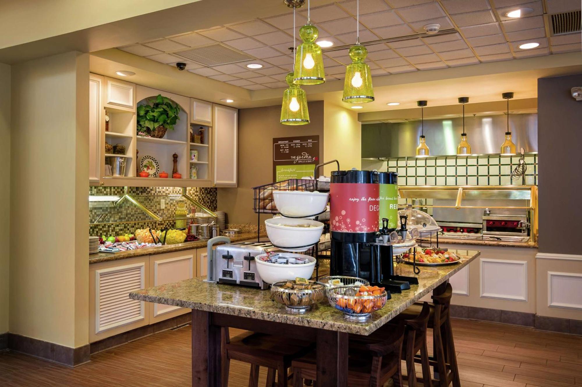 Hilton Garden Inn Newport News Esterno foto